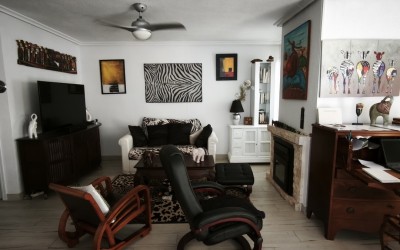 Bungalow de esquina totalmente renovado con gran jardín.